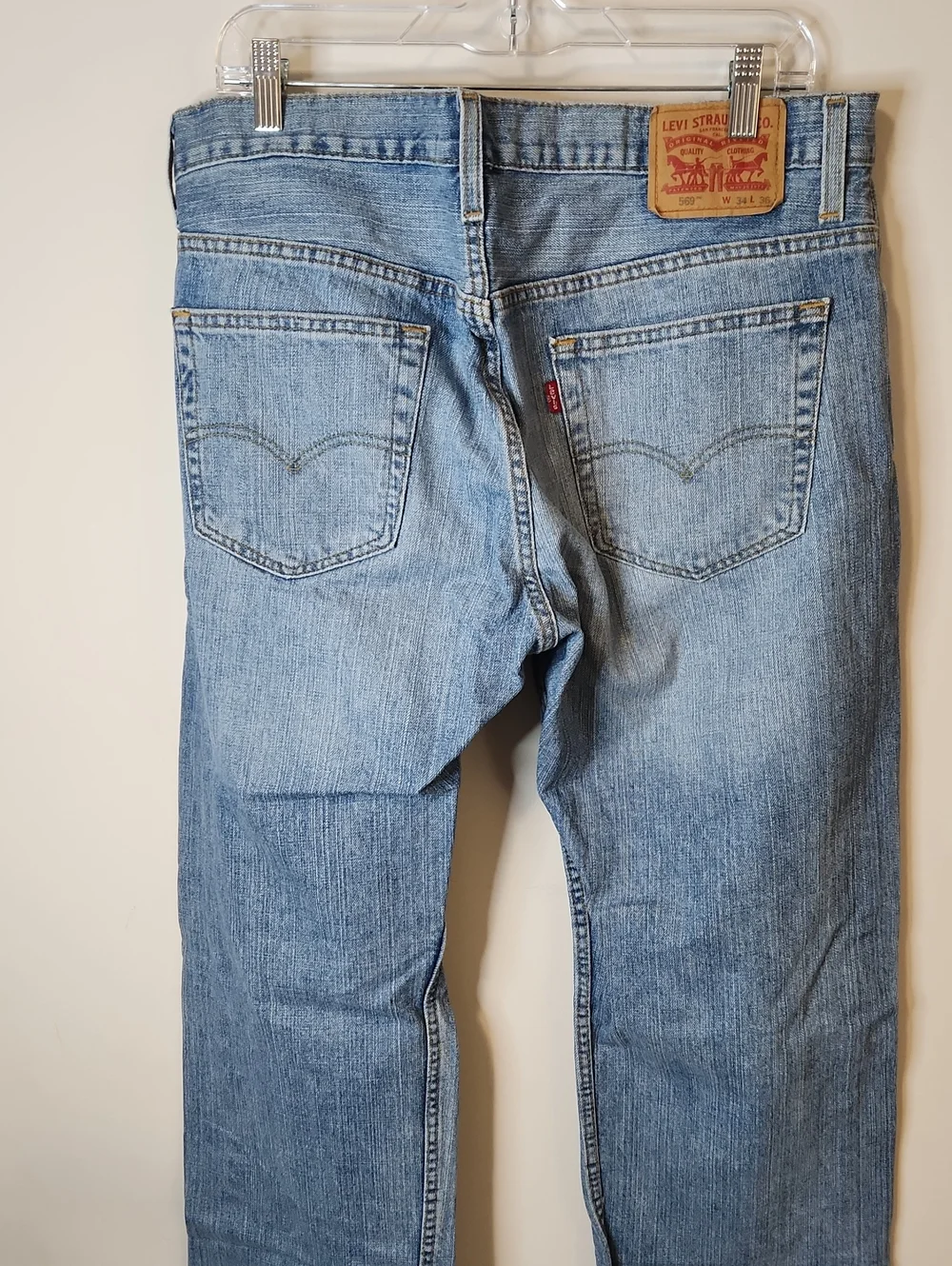 Levis 569 Jeans. Medium Wash. Size 34x36
